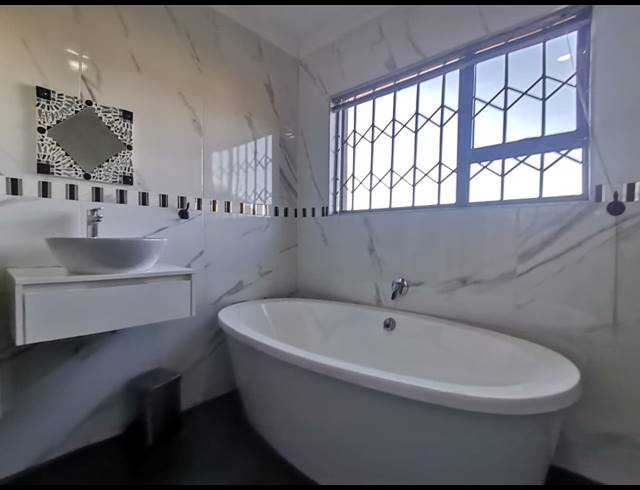 4 BEDROOM HOUSE FOR SALE IN BASSONIA